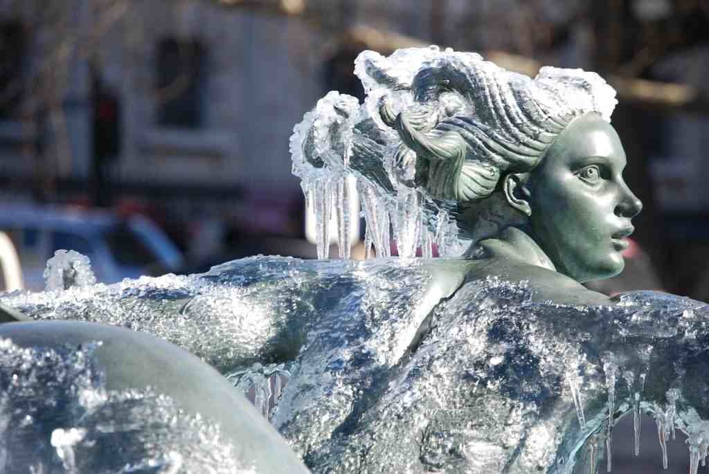 10KeyThings Trafalgar Square Fountain London